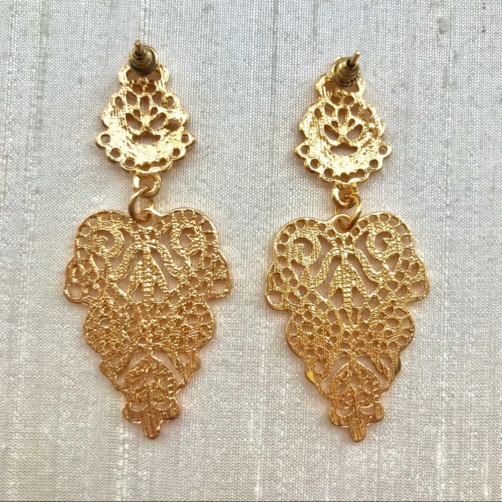 Lovely Lace Earrings - Gold - Picture 4 of 6